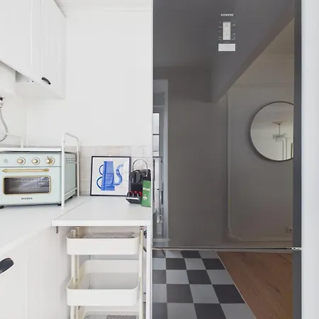Апартаменты 1br W/ Ac - Alfama, Ideal For Long | By Airnest Лиссабон